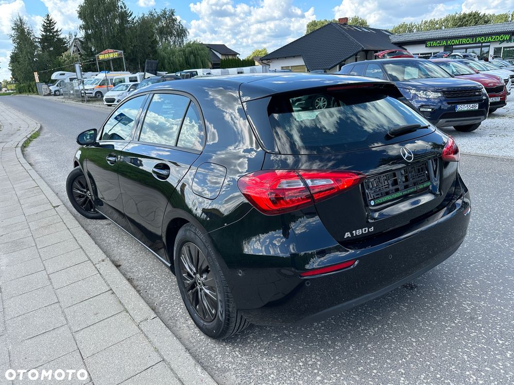 Mercedes-Benz Klasa A 180 d 8G-DCT Progressive - 4