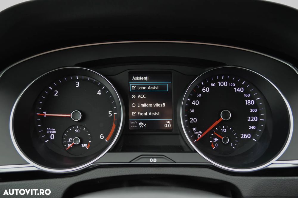 Volkswagen Passat 2.0 TDI SCR DSG Comfortline - 13