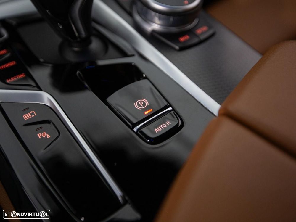BMW 530 e Pack 50 anos M - 24