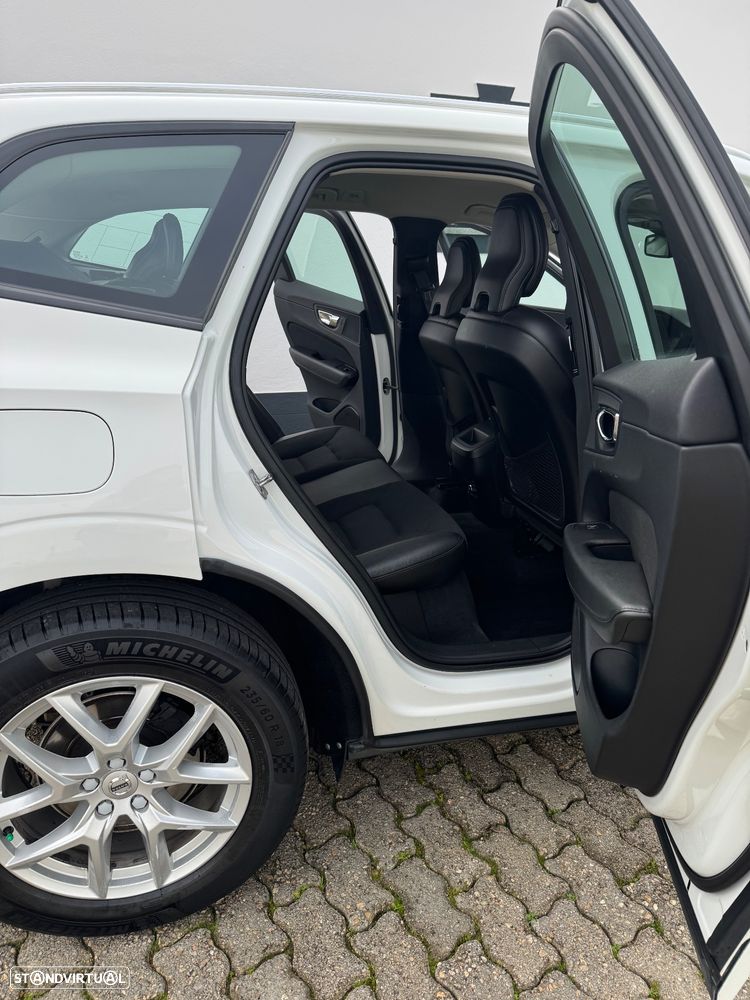 Volvo XC 60 2.0 D4 R-Design AWD - 4