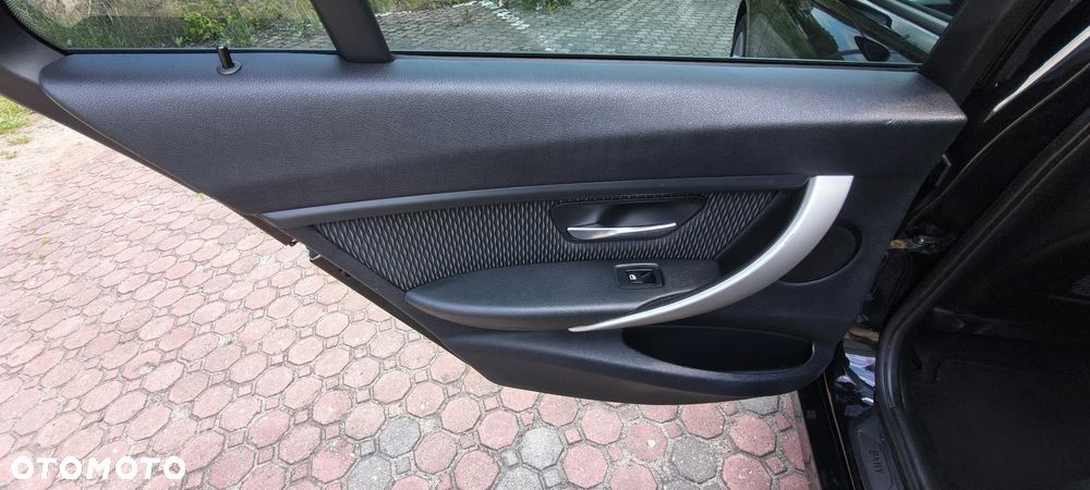 BMW Seria 3 318d DPF Edition Exclusive - 11