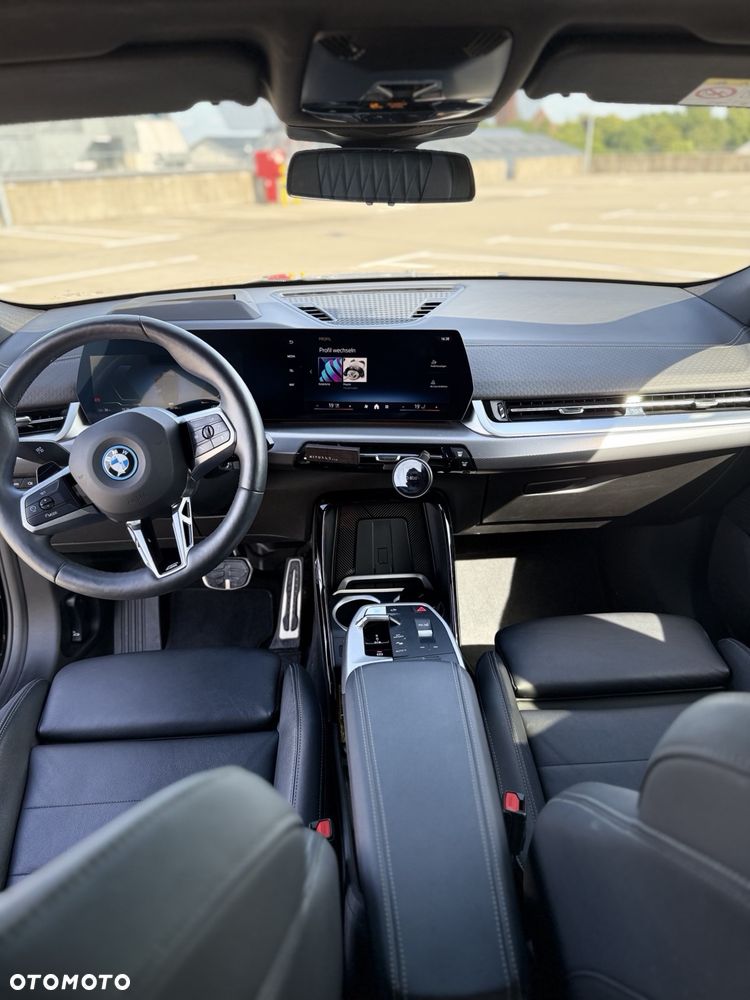 BMW iX2 - 6