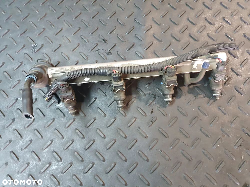LISTWA WTRYSKOWA 4X WTRYSKIWACZ VOLVO S40 V40 2,0 T 8627804 - 1