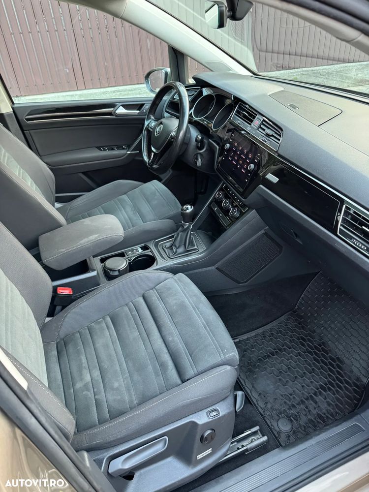 Volkswagen Touran 2.0 TDI Comfortline - 2