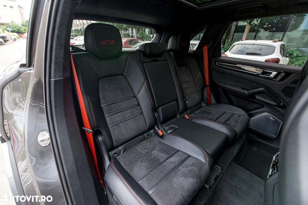 Porsche Cayenne - 30