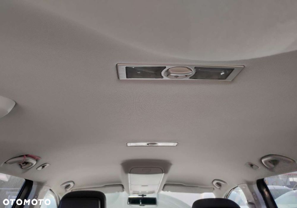 Volkswagen Touran - 19