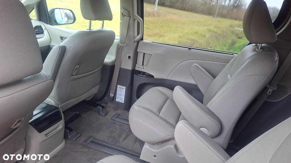 Toyota Sienna 3.5 XLE AWD - 10