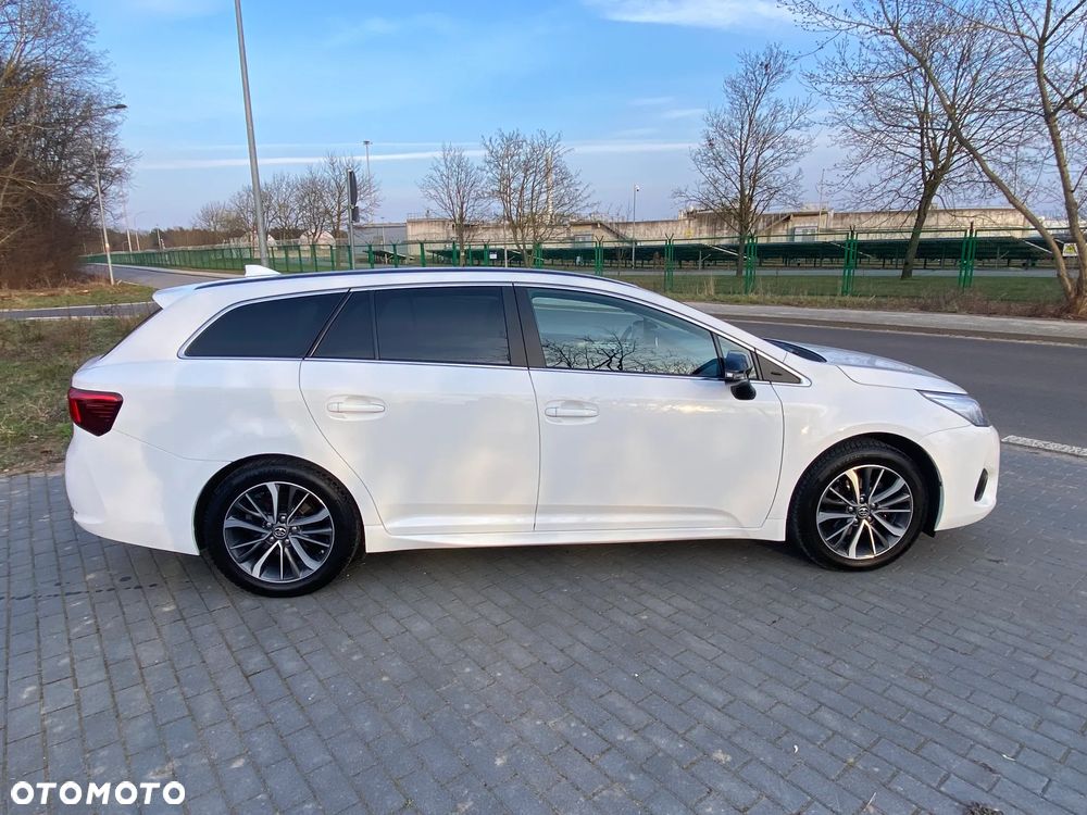 Toyota Avensis 1.8 Premium MS - 6