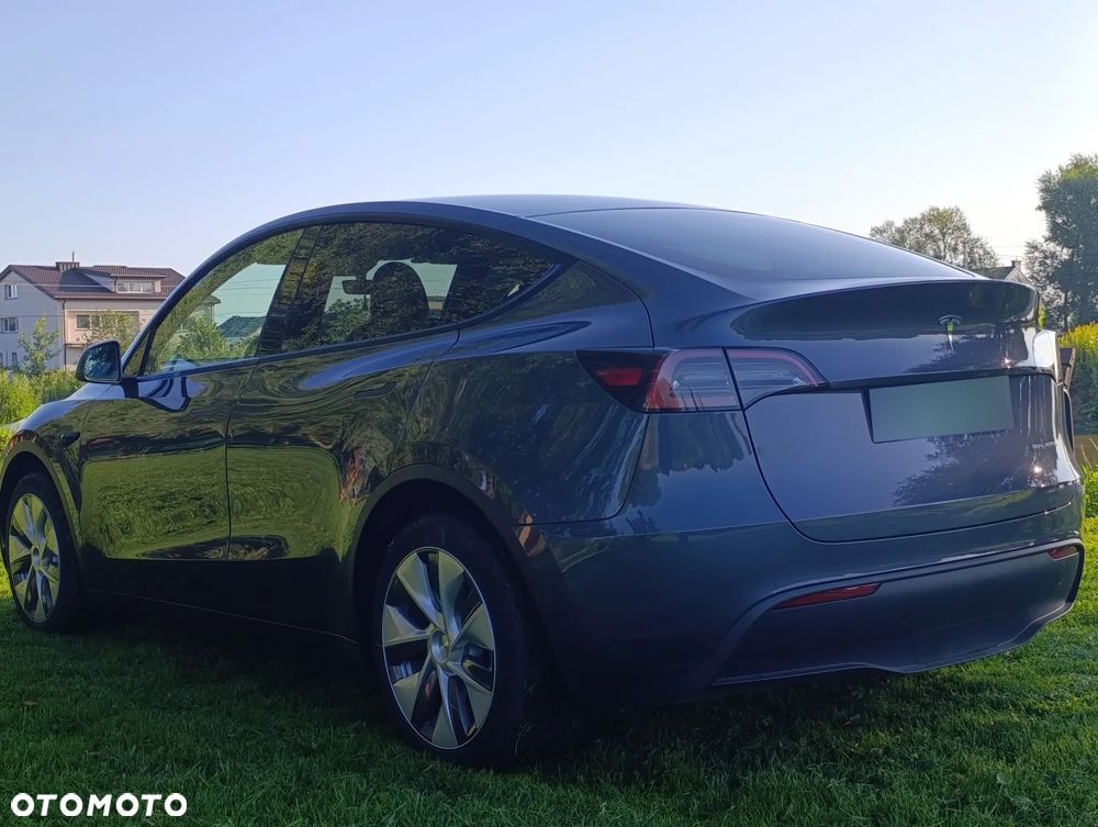 Tesla Model Y - 2