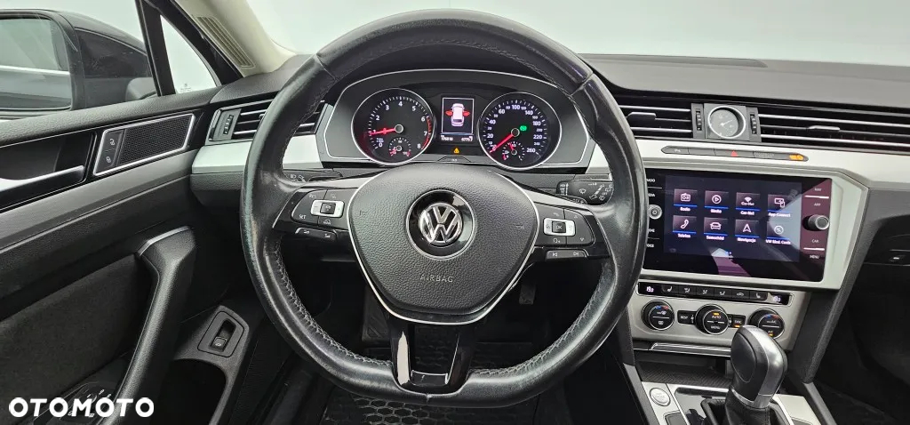 Volkswagen Passat - 15