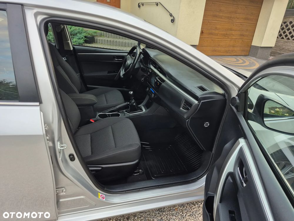 Toyota Corolla 1.6 Premium - 16