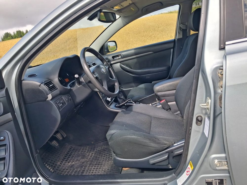 Toyota Avensis - 21