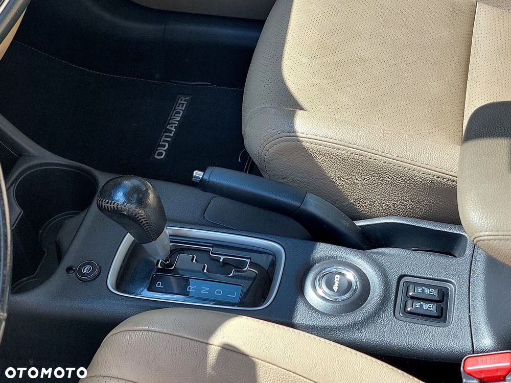 Mitsubishi Outlander - 17