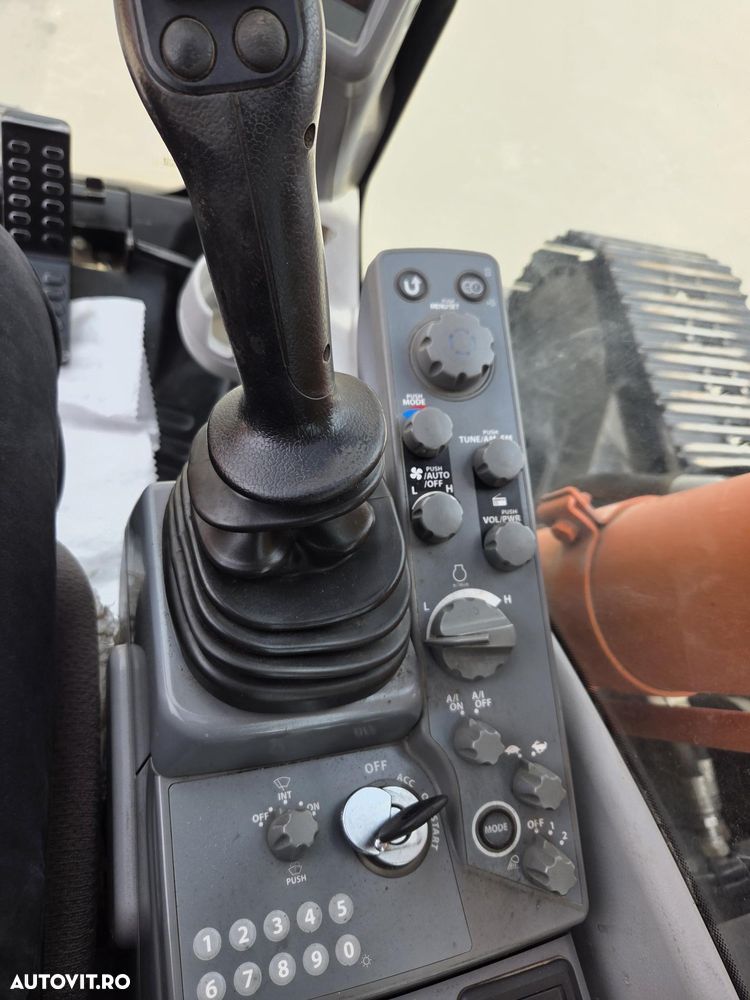 Hitachi ZX250, 6.535h, cupa NOUA 1,55mc, Masa 27,2tone, 2018, INGUST latime 2,99m, adancime sapare 7m, consum mediu 12,6l/h, lant 80% ok doar 620h deplasare, camera spate si laterale, inst picon, inst rotire, Isuzu 173CP, posibil leaasing-PROMOTIE 89.900 EUR - 29