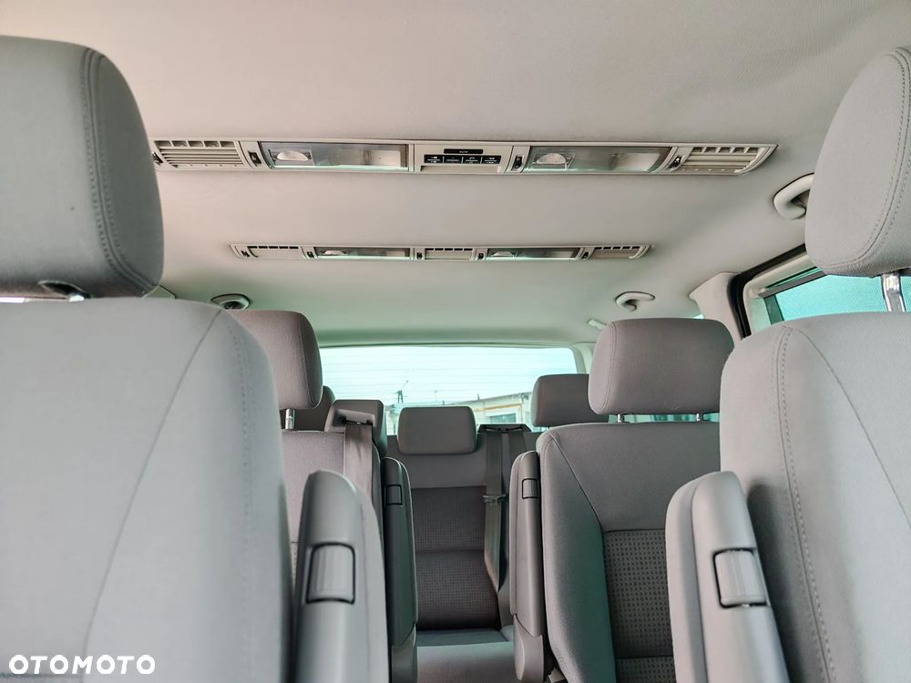 Volkswagen Multivan - 24