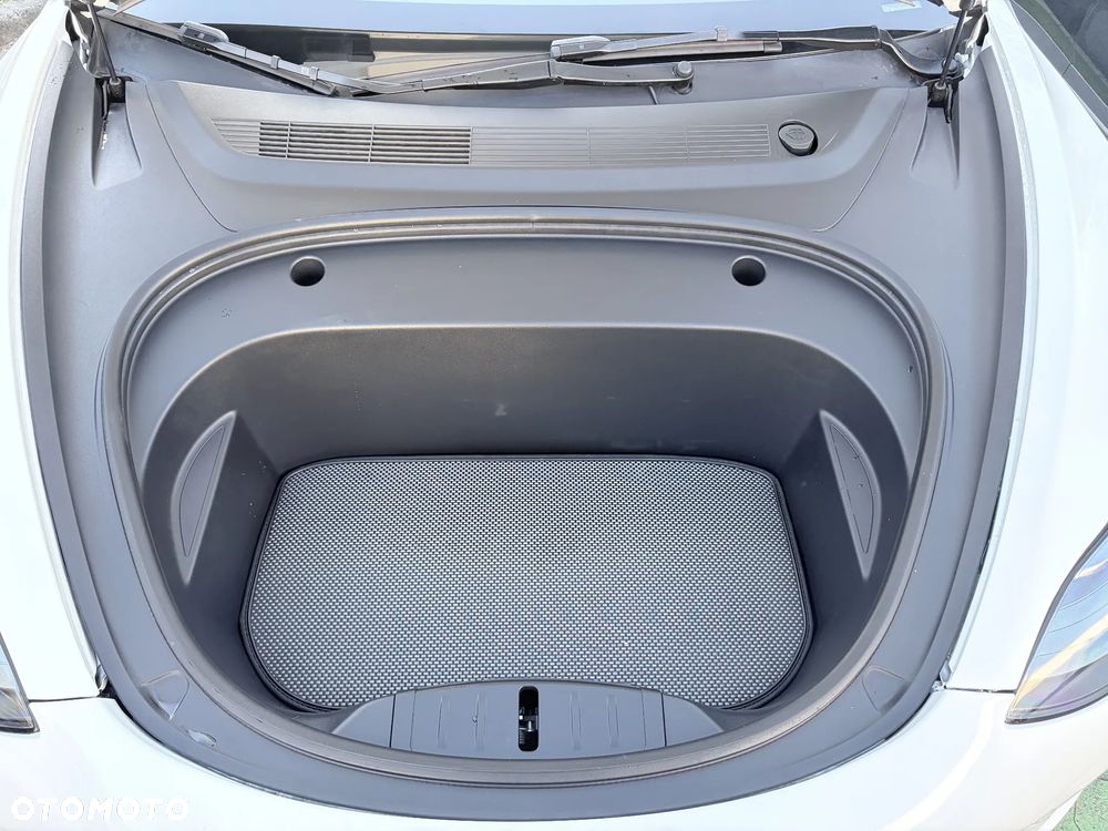 Tesla Model 3 Langstreckenbatterie RWD - 24