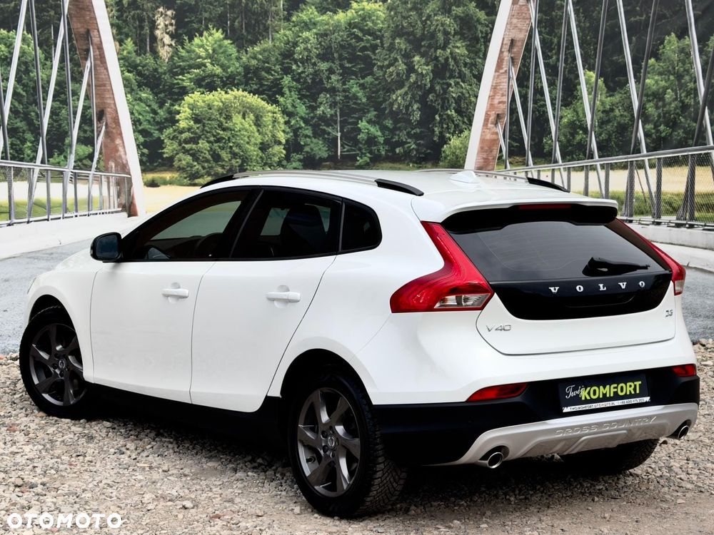 Volvo V40 Cross Country - 12