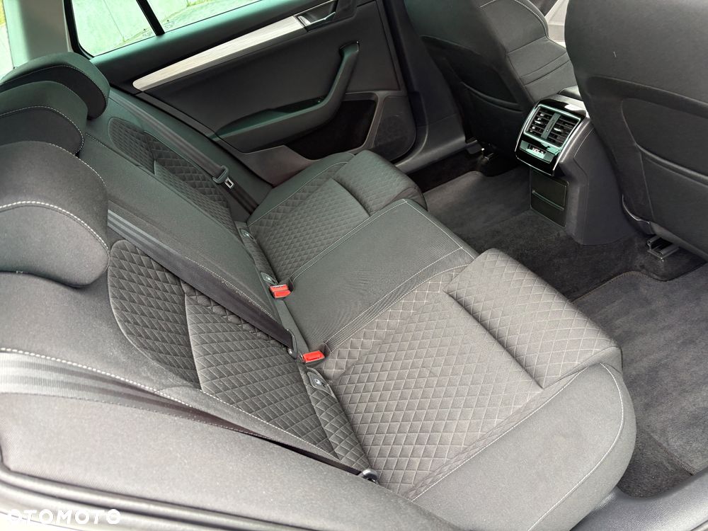 Skoda Superb 2.0 TDI Sportline - 32