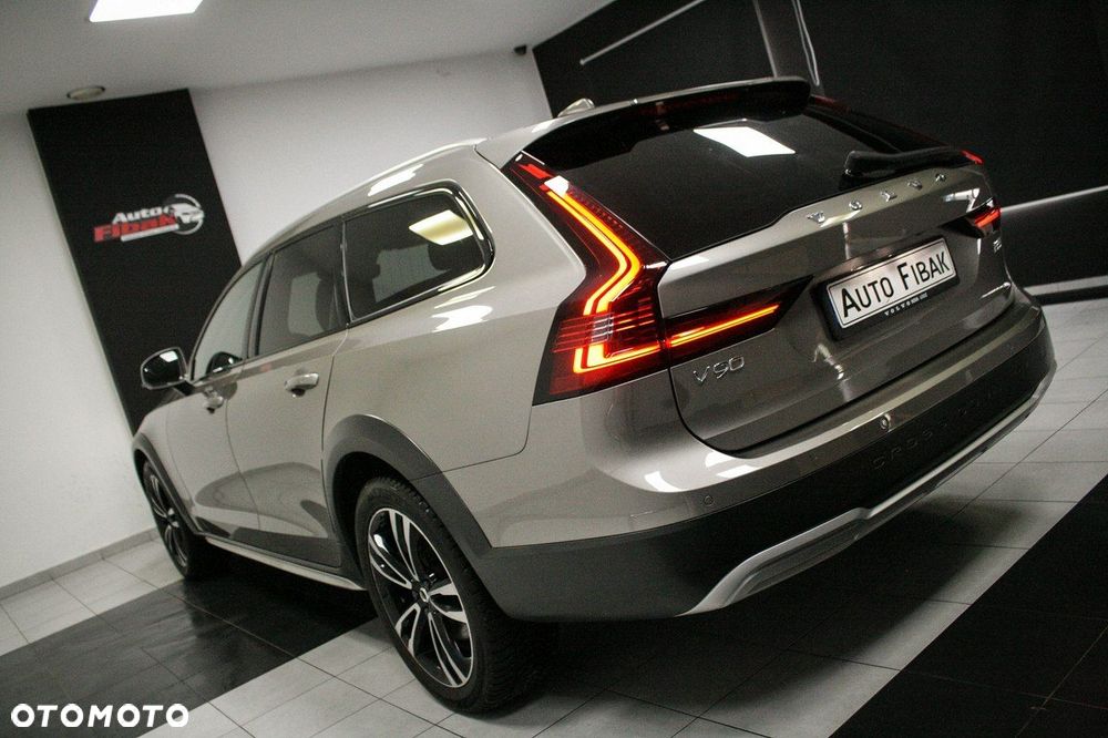 Volvo V90 Cross Country - 8