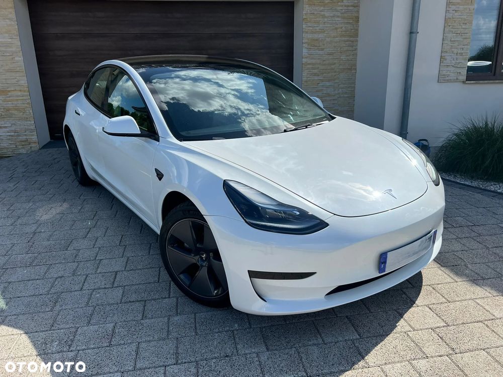 Tesla Model 3 - 3