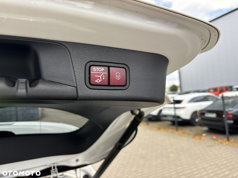 Mercedes-Benz GLB 200 7G-DCT - 22
