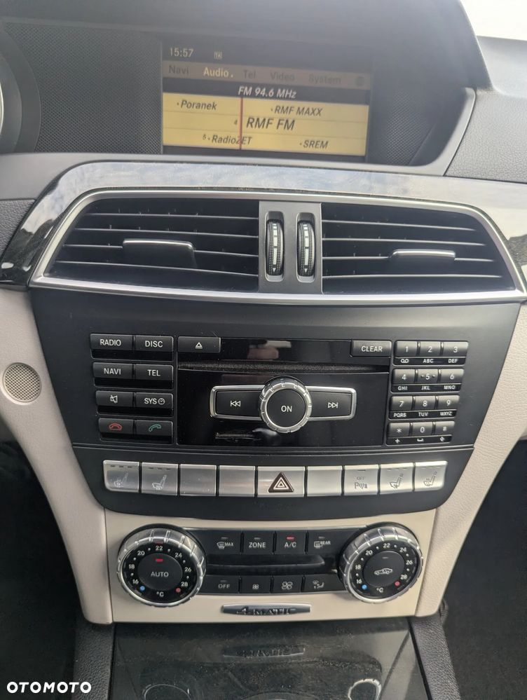 Mercedes-Benz Klasa C 300 CDI BlueEff 4-Matic Avantgarde - 12