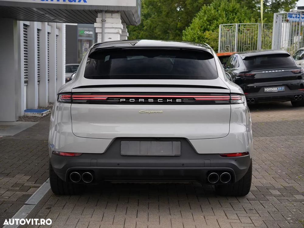 Porsche Cayenne Coupe E-Hybrid - 8