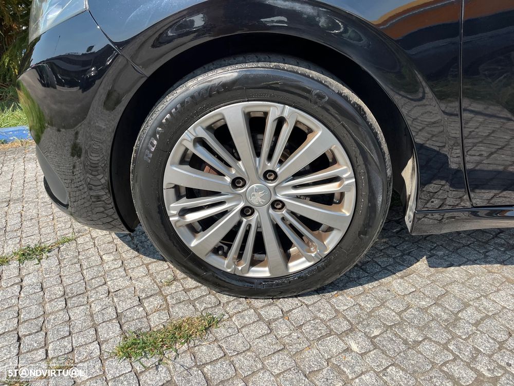 Peugeot 208 1.2 PureTech Signature - 14