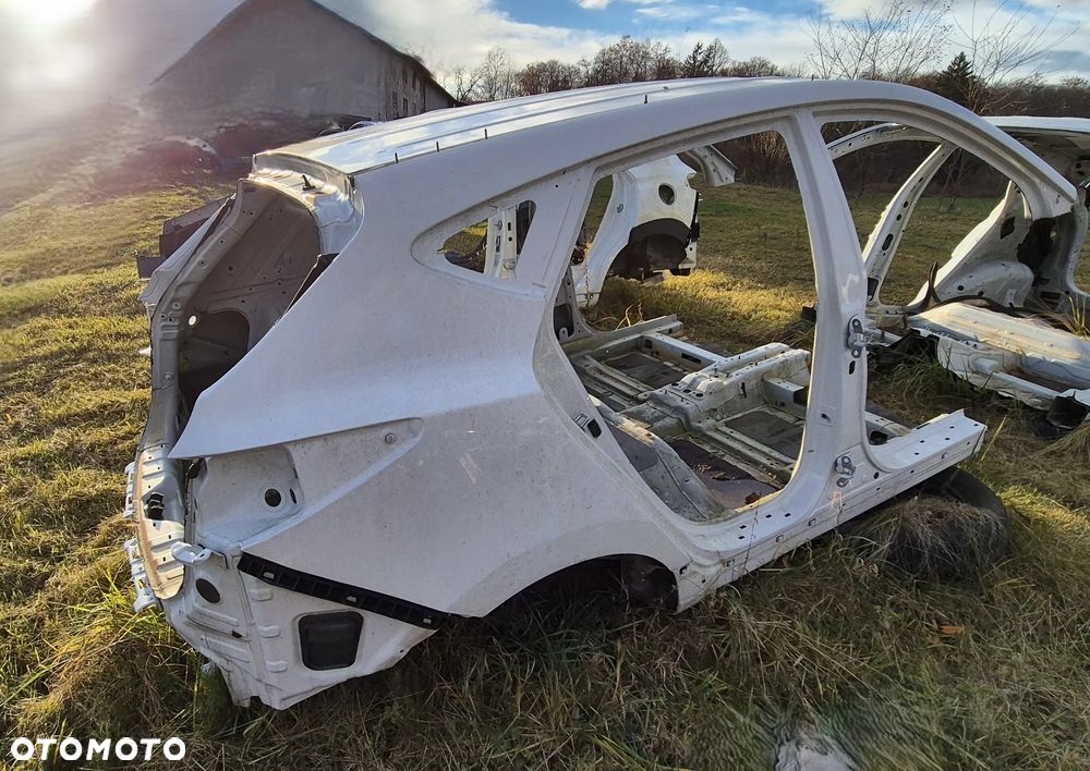 HYUNDAI IX35 IX 35 BŁOTNIK PRAWY LEWY TYŁ PRÓG SŁUPEK RAMA BOK DACH - 1