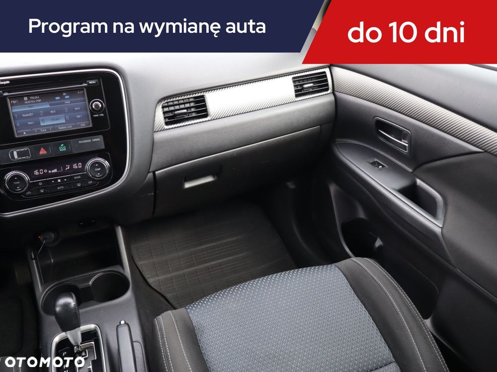 Mitsubishi Outlander - 10