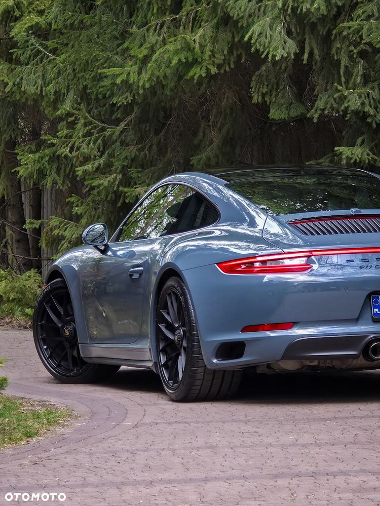 Porsche 911 Carrera 4 GTS PDK - 11