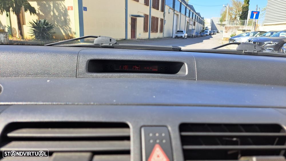 Suzuki Swift 1.3 DDiS GL - 37