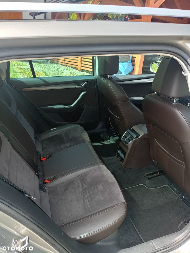 Skoda Octavia Combi 2.0 TDI 4x4 DSG Scout - 10