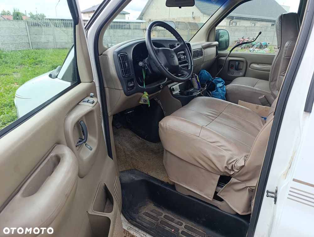 Chevrolet Express - 9