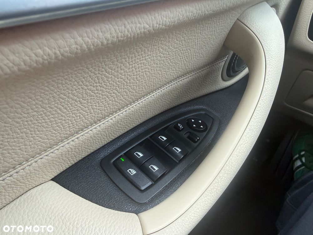 BMW X1 sDrive18i - 27