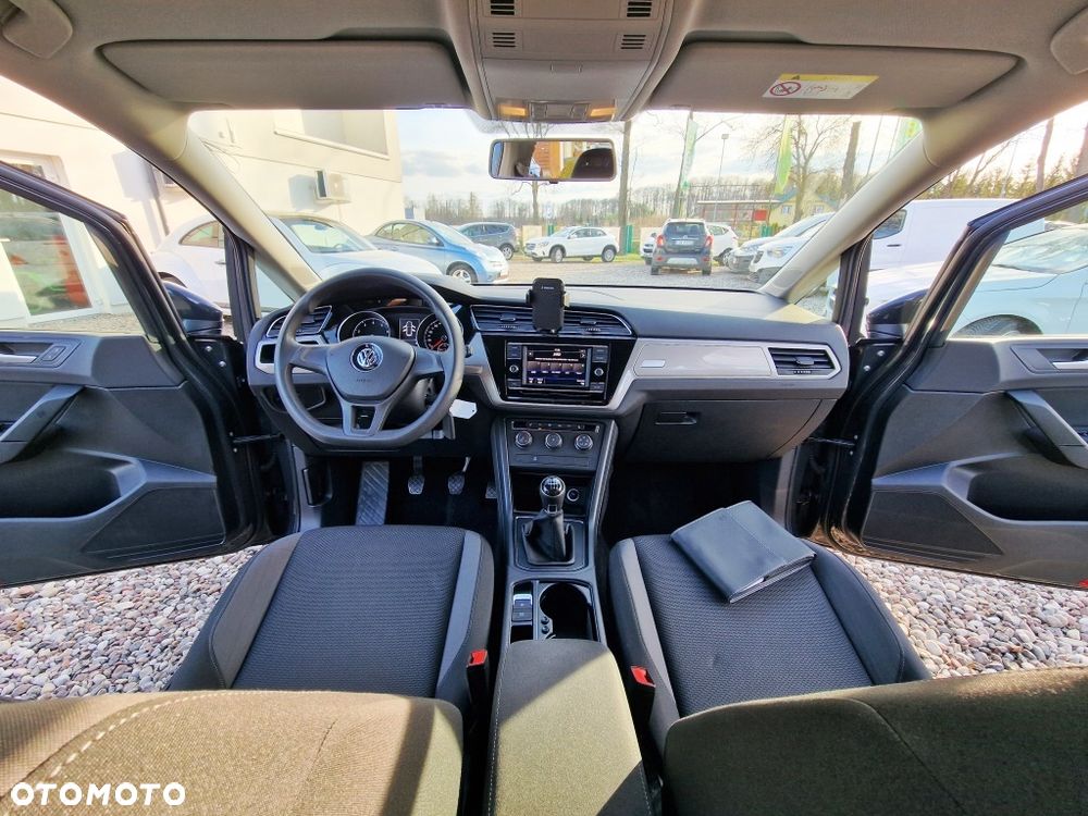 Volkswagen Touran - 10