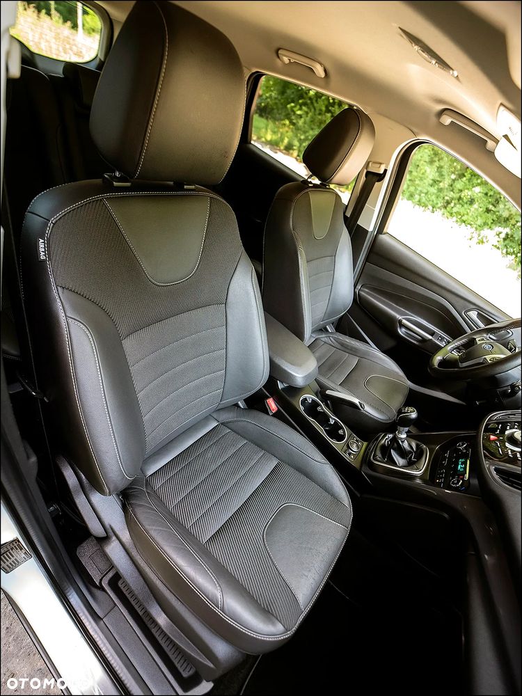 Ford Kuga - 32