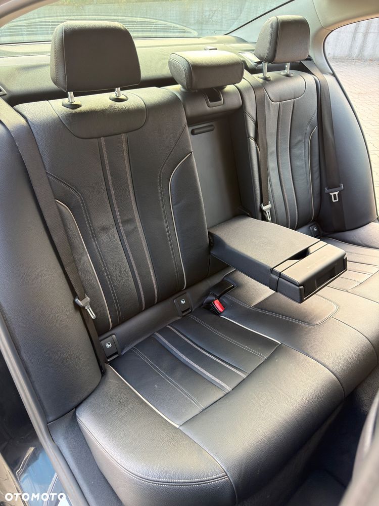 BMW Seria 5 520d xDrive Luxury Line sport - 11