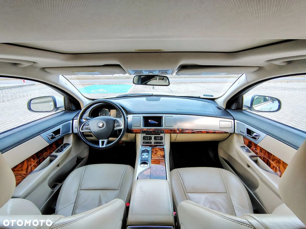 Jaguar XF 2.0 T Premium Luxury - 9