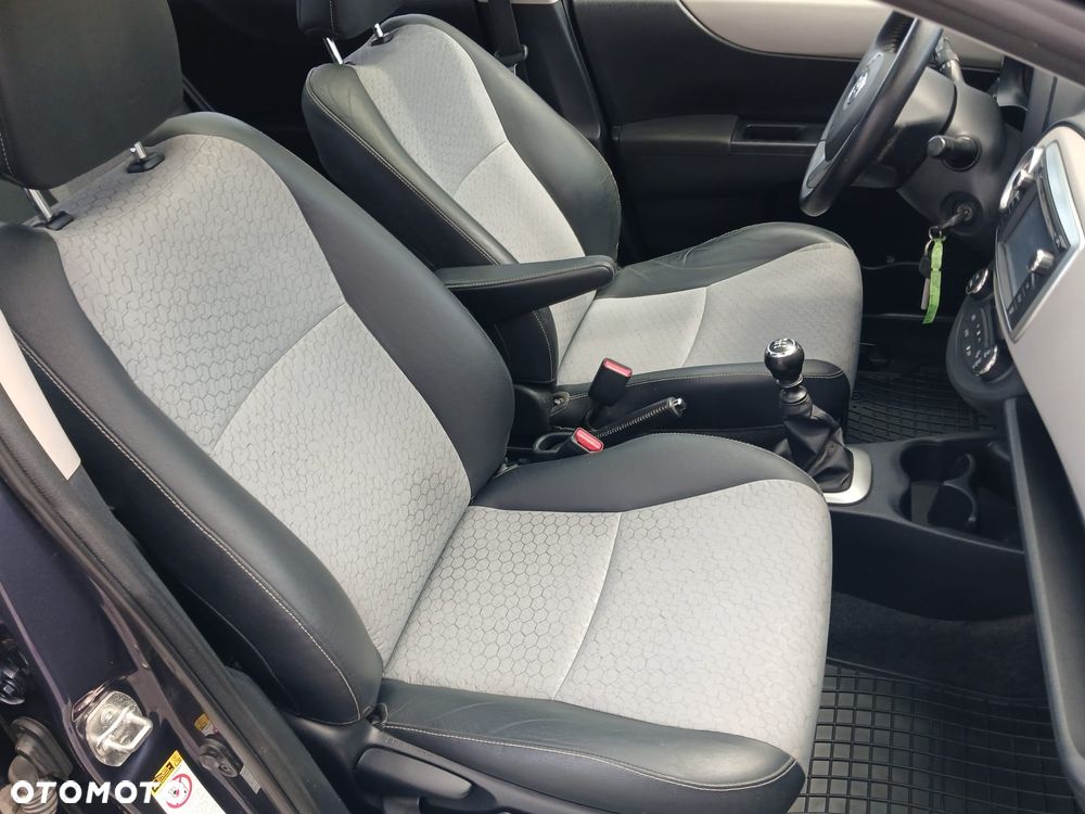 Toyota Yaris 1.33 VVT-i Lounge - 22