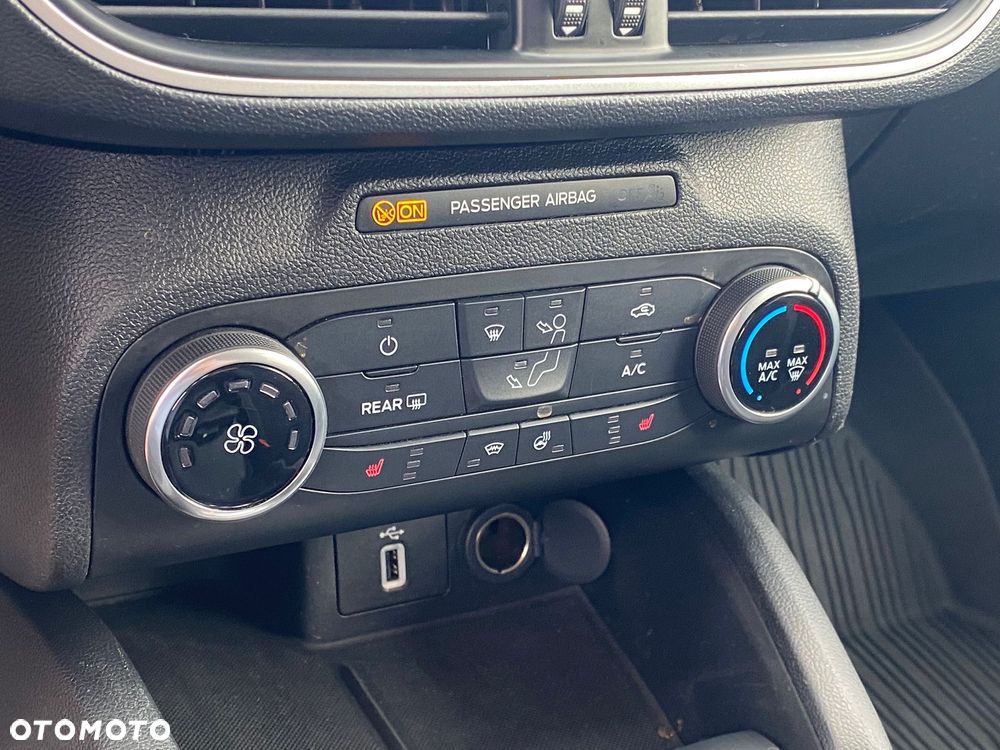 Ford Focus 1.5 EcoBoost Trend Edition Business - 19