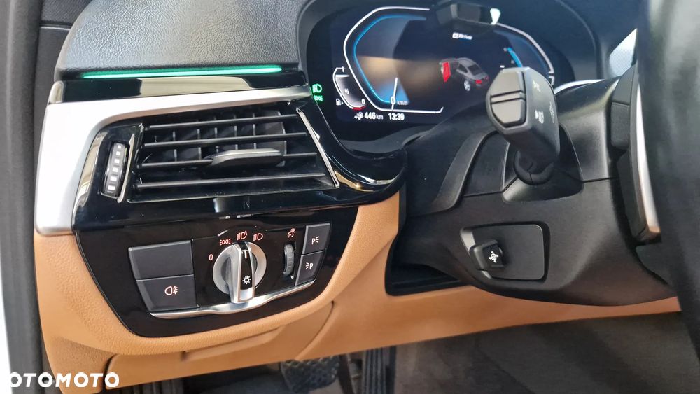 BMW Seria 5 530e xDrive M Sport Edition - 10
