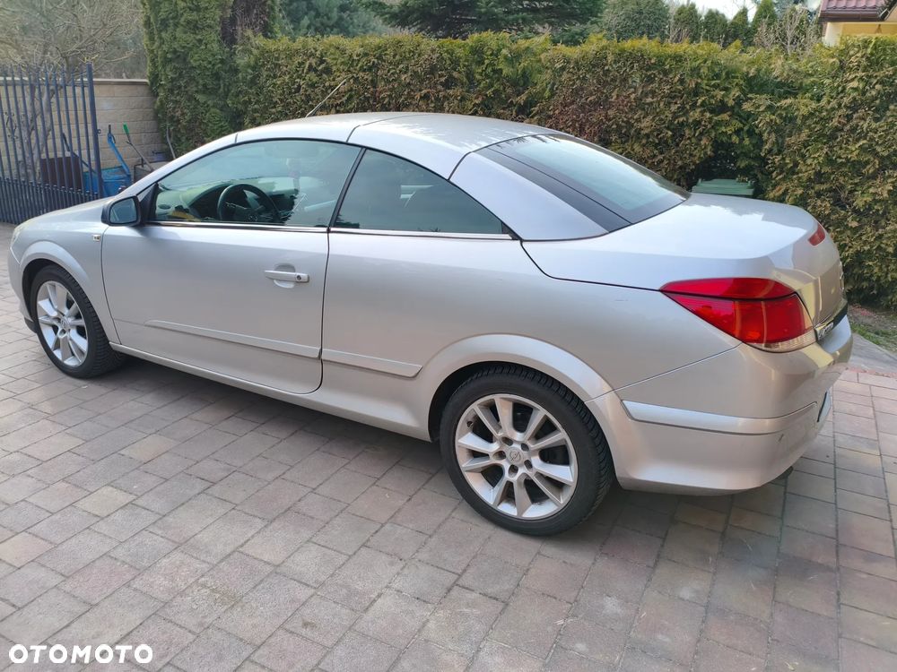 Opel Astra 1.6 T Cosmo - 11