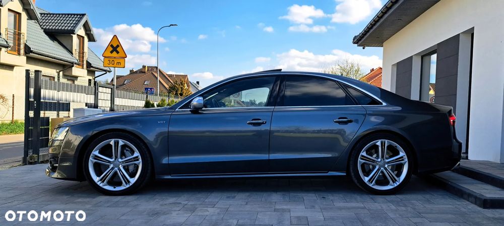 Audi S8 - 33