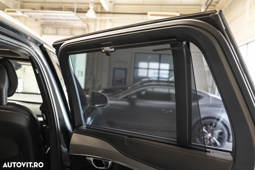 Volvo XC 90 D5 AWD Geartronic RDesign - 36