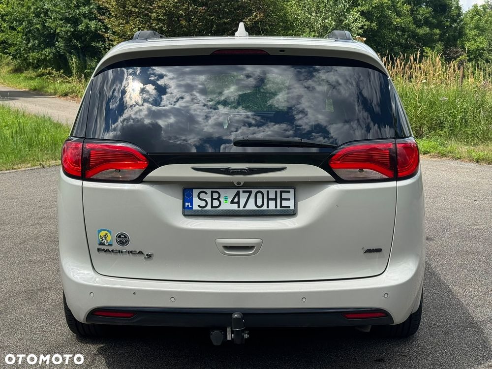 Chrysler Pacifica - 11