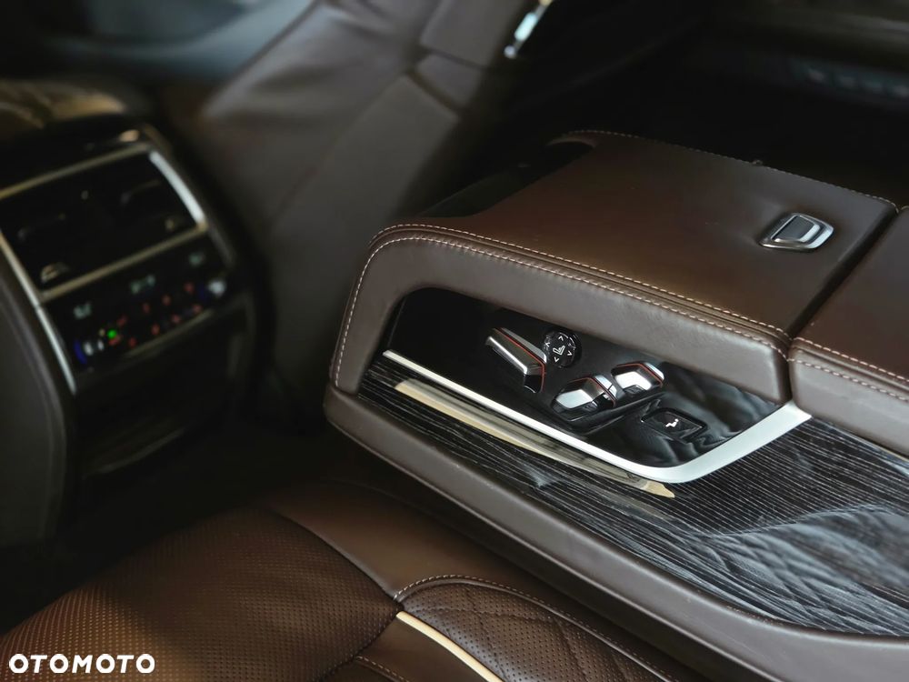 BMW Seria 7 750i xDrive sport - 20