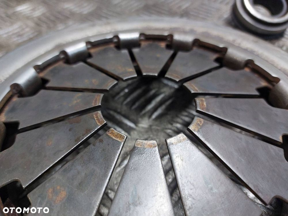 SPRZĘGŁO TARCZA + DOCISK + ŁOŻYSKO OPOROWE KIA CEED I 1.4 16V - 2