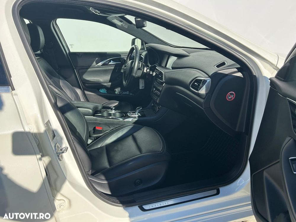 Infiniti Q30 2.2d DCT AWD Premium Tech - 4