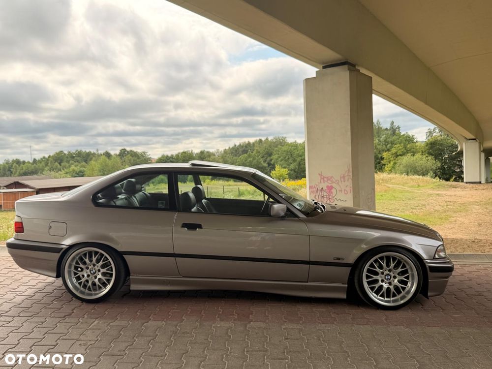BMW Seria 3 323i - 7